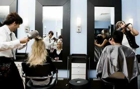 our skilled team of beauty specialists pamper you with our in-home salon service in Dubai.